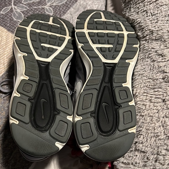 Nikes for sale! - Picture 5 of 6